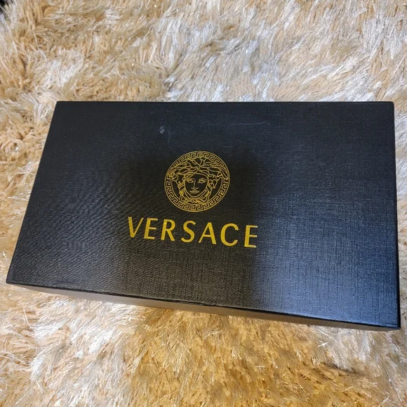 New Versace Greca Cut-Out Leather Slide Sandals - Picture 6 of 6
